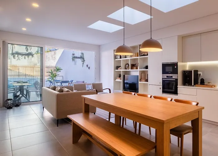 Sky Pdl אכסניה *